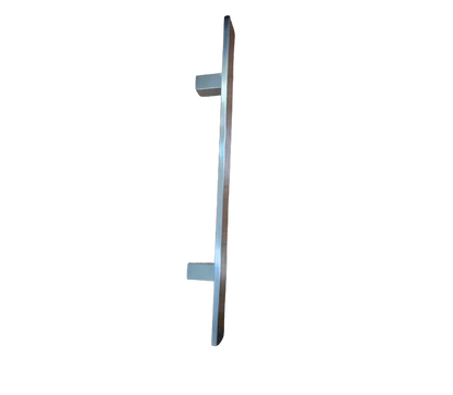 FIMET Maniglione modello COLORADO in acciaio inox satinato. Sezione barra 40x10 mm. Kit di fissaggio a coppia incluso. Kit di fissaggio montaggio singolo per legno incluso.