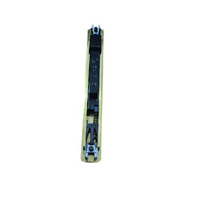 Savio Chiusura in alluminio e zama singola laterale a scatto, arrotondata automatica per finestre. Viti TS M5x16 in acciaio inox 304, premontate. Sistema brevettato. Colore ORO LUCIDO