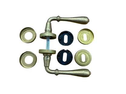 GHIDINI PIETRO BOSCO NOVECENTO DOPPIA MANIGLIA Q8 CON ROSETTA TONDO E BOCCHETTA FORO PATENT FINITURA OLD OTTONE ANTICATO